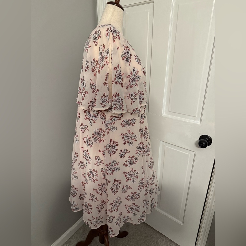 Torrid Blush Floral Wrap Dress - Picture 3 of 9